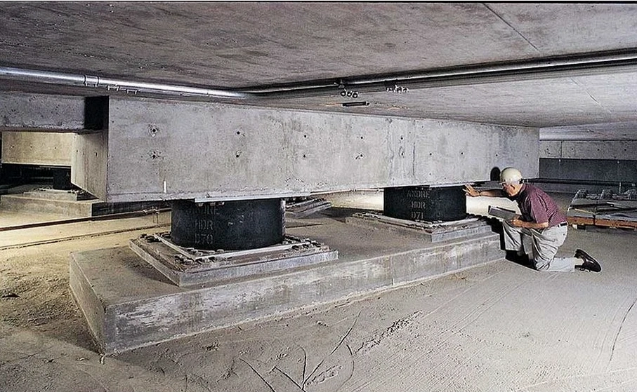 Diseño de Aislación Sísmica de Base en Lo Prado